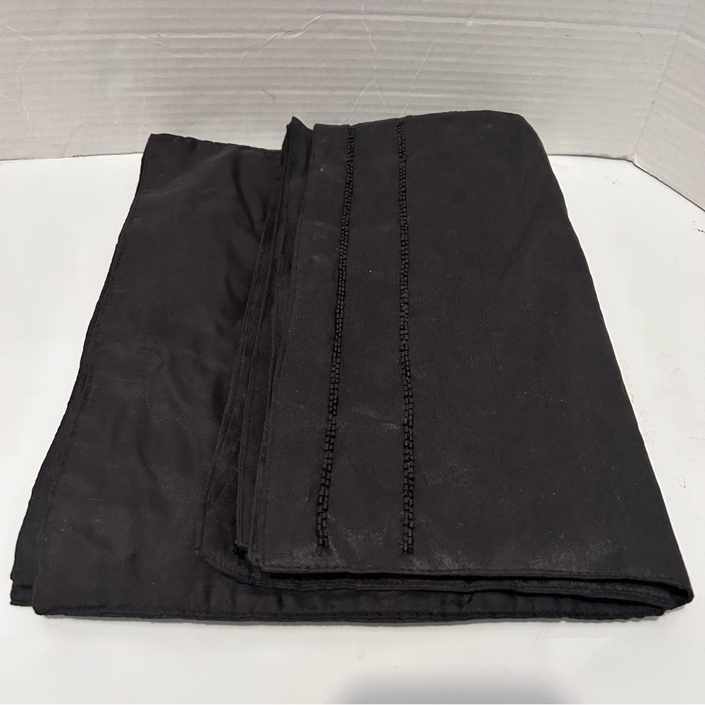 Set of 4 Black placemats with 4 rows of beads